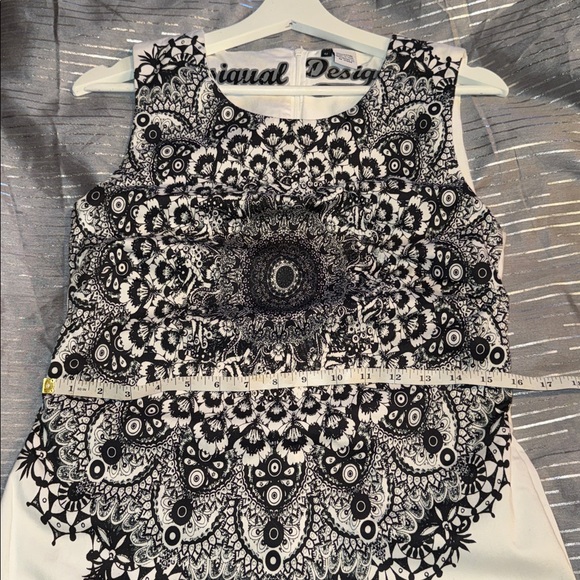 Desigual Black & White Mandala Graphic Dress Size 42 L - Picture 9 of 10